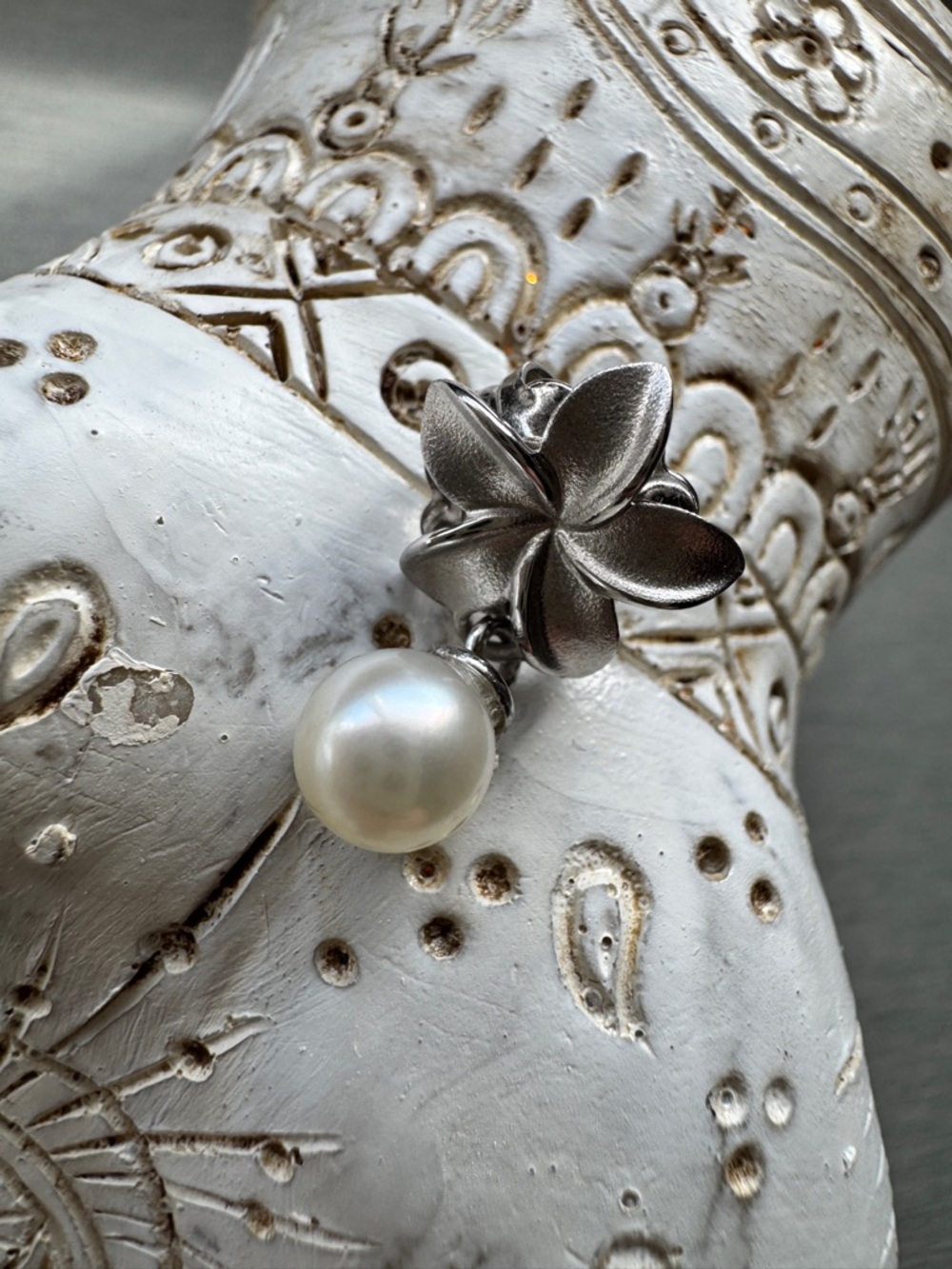 Na Hoku Sterling Silver Plumeria Pearl Earring (Single) | Hawaiian Jewelry